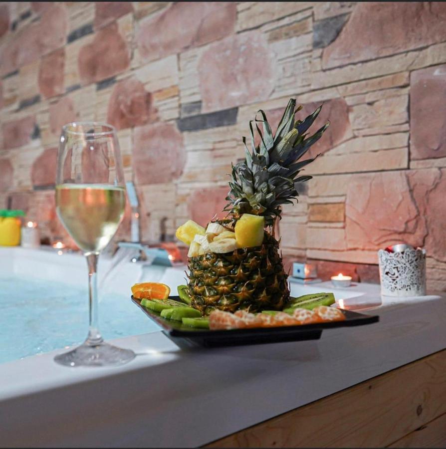 Umberto I° Suite & Spa Наполи Екстериор снимка