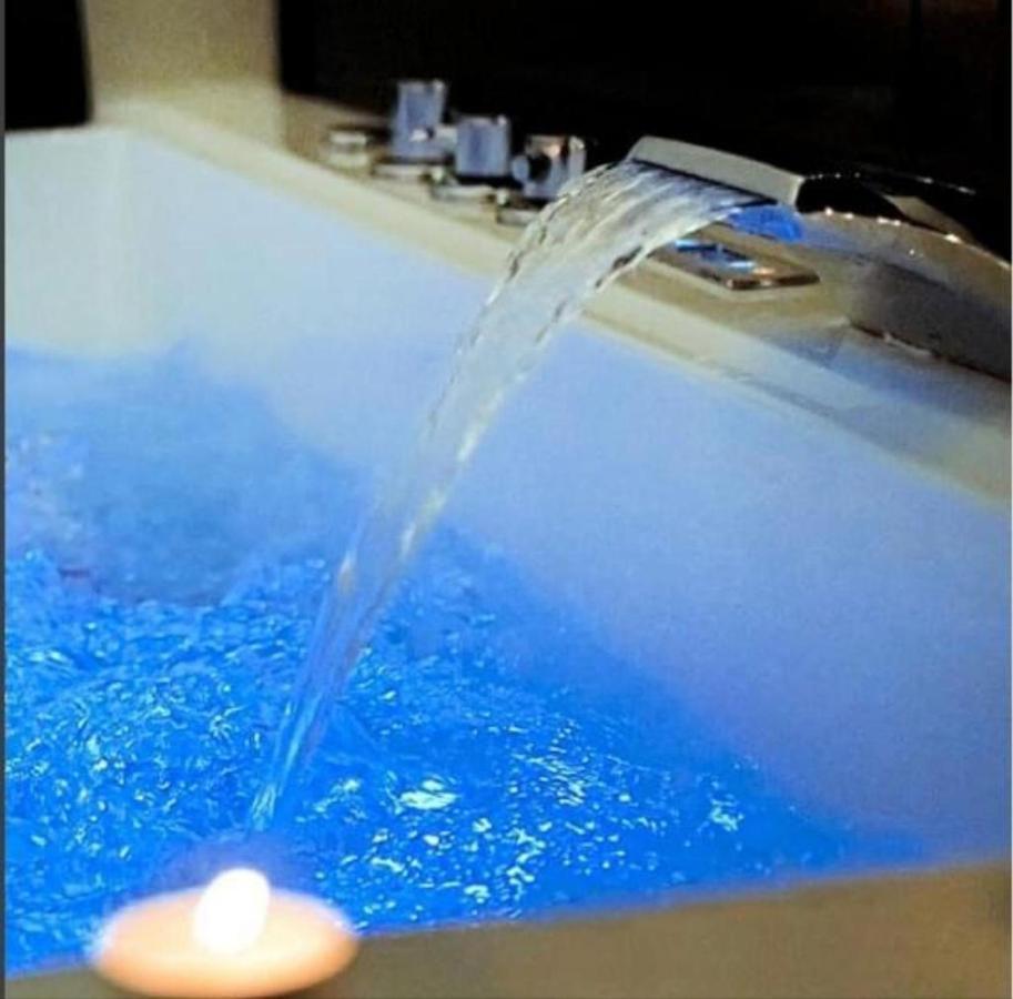 Umberto I° Suite & Spa Наполи Екстериор снимка