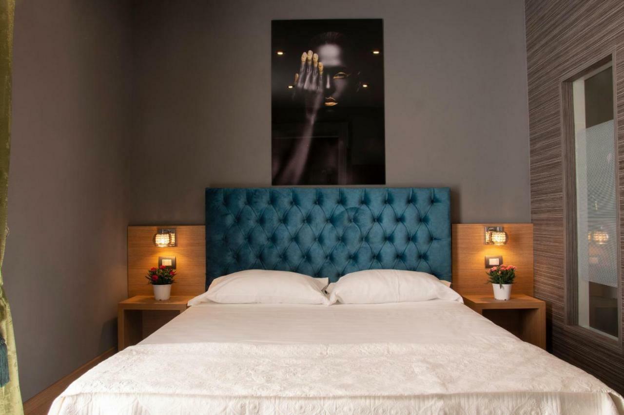 Umberto I° Suite & Spa Наполи Екстериор снимка