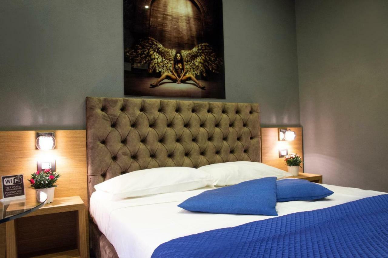 Umberto I° Suite & Spa Наполи Екстериор снимка
