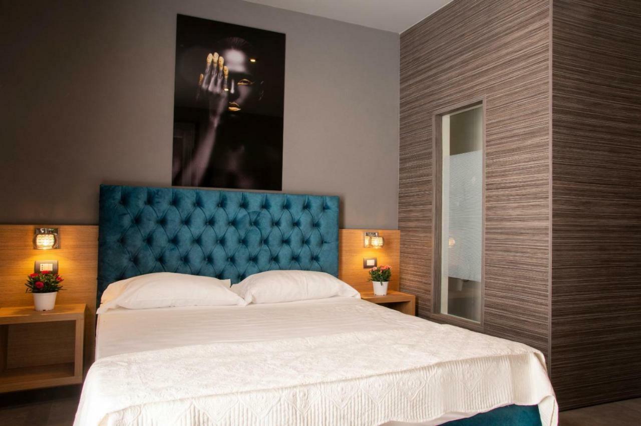 Umberto I° Suite & Spa Наполи Екстериор снимка