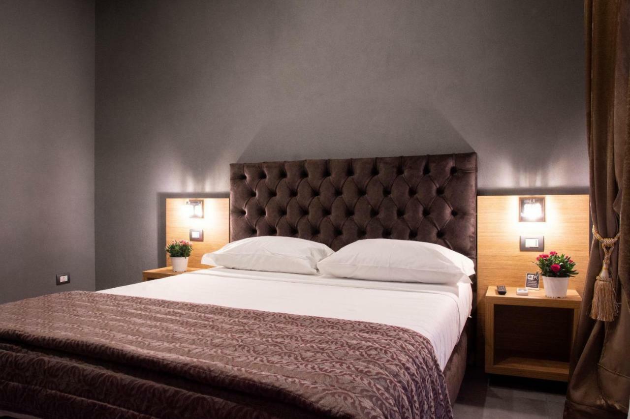 Umberto I° Suite & Spa Наполи Екстериор снимка