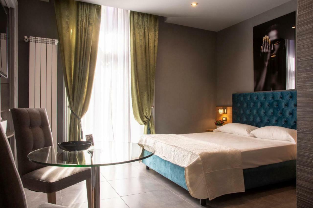 Umberto I° Suite & Spa Наполи Екстериор снимка