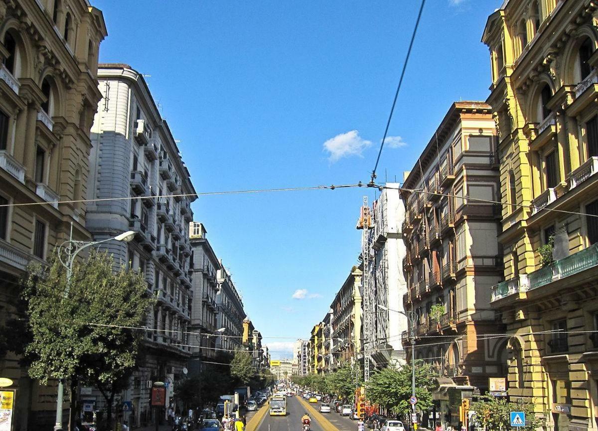 Umberto I° Suite & Spa Наполи Екстериор снимка