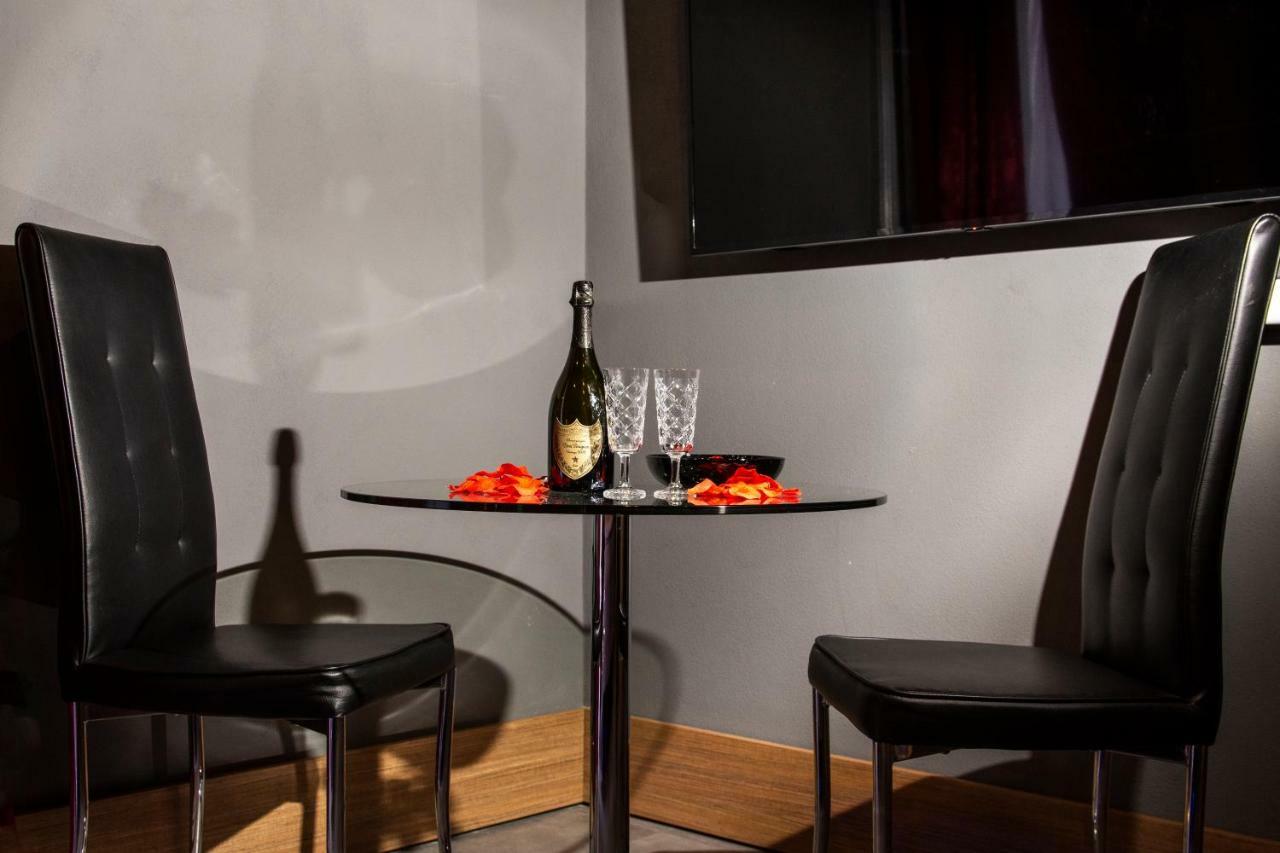 Umberto I° Suite & Spa Наполи Екстериор снимка
